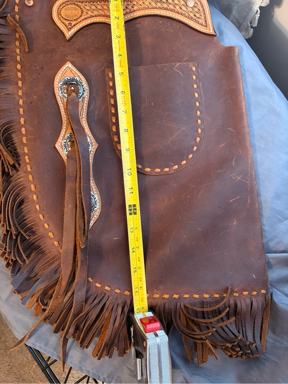 Fringed Brown Leather Shoulder Bag with Tooled Trim - Picture 8 of 8